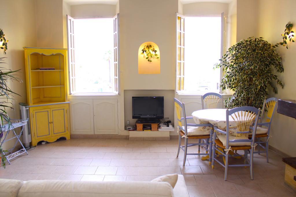Very Charming Studio Apartment On Port In Cannes A Short Walk To Palais With Aircon And Internet 411 Екстериор снимка