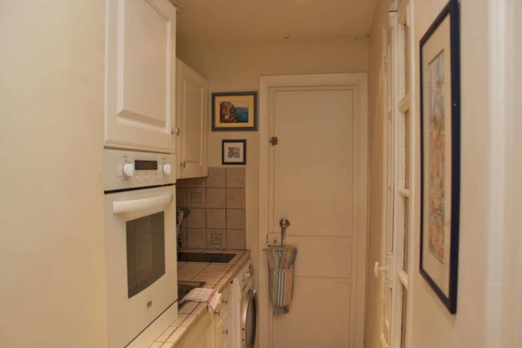 Very Charming Studio Apartment On Port In Cannes A Short Walk To Palais With Aircon And Internet 411 Екстериор снимка